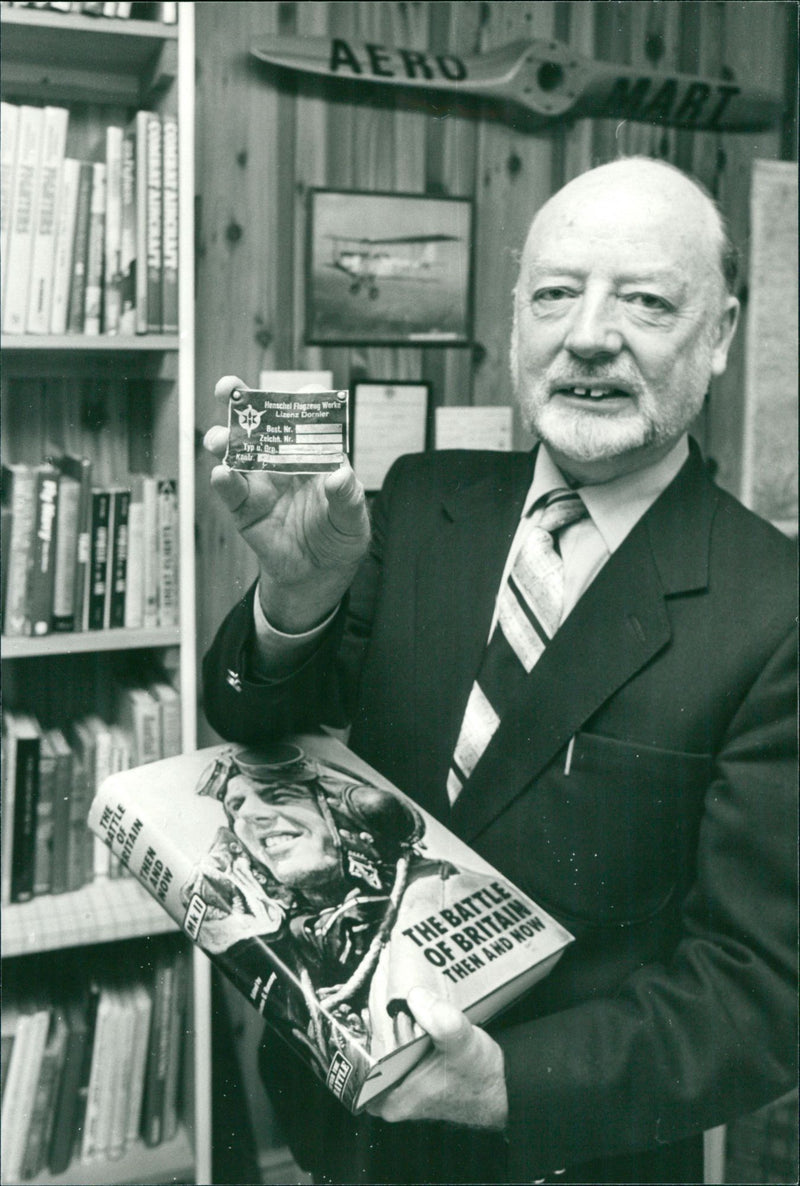 BRITAIN WRITER - Vintage Photograph