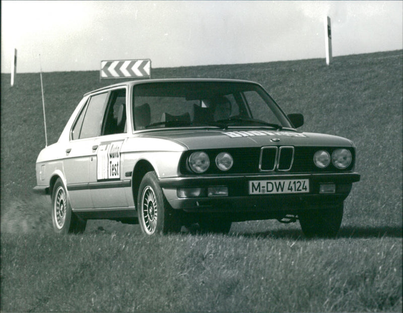 BMW 528i 1982 - Vintage Photograph