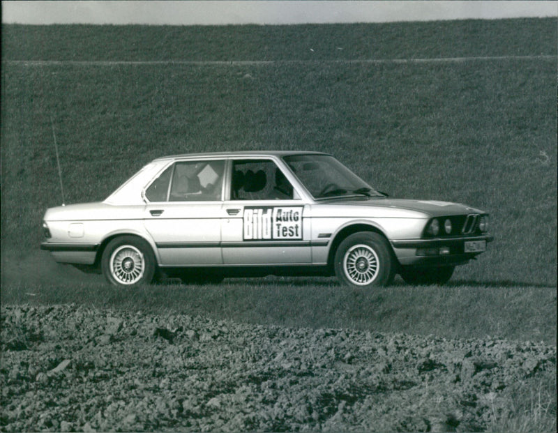 BMW 528i 1982 - Vintage Photograph