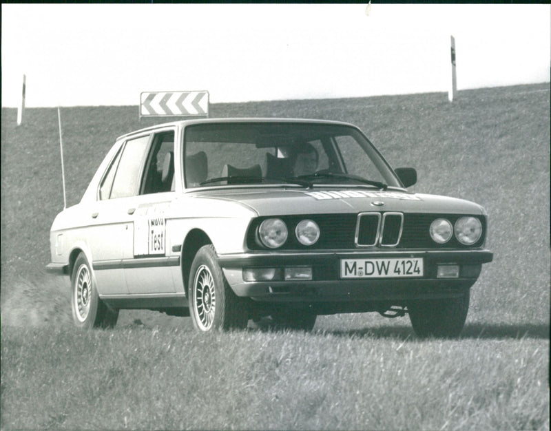 BMW 528i 1982 - Vintage Photograph