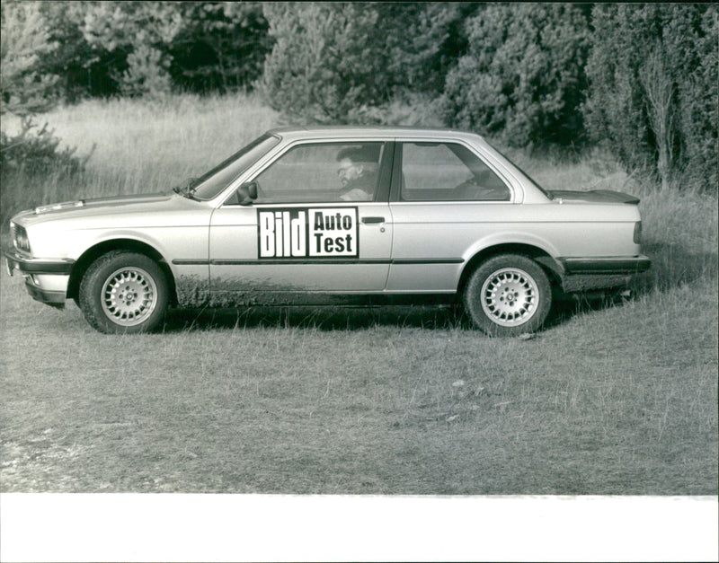 BMW 323i 1982 - Vintage Photograph