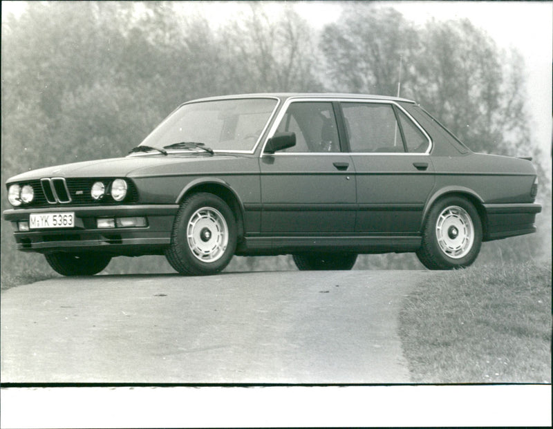 BMW M 535i 1984 - Vintage Photograph