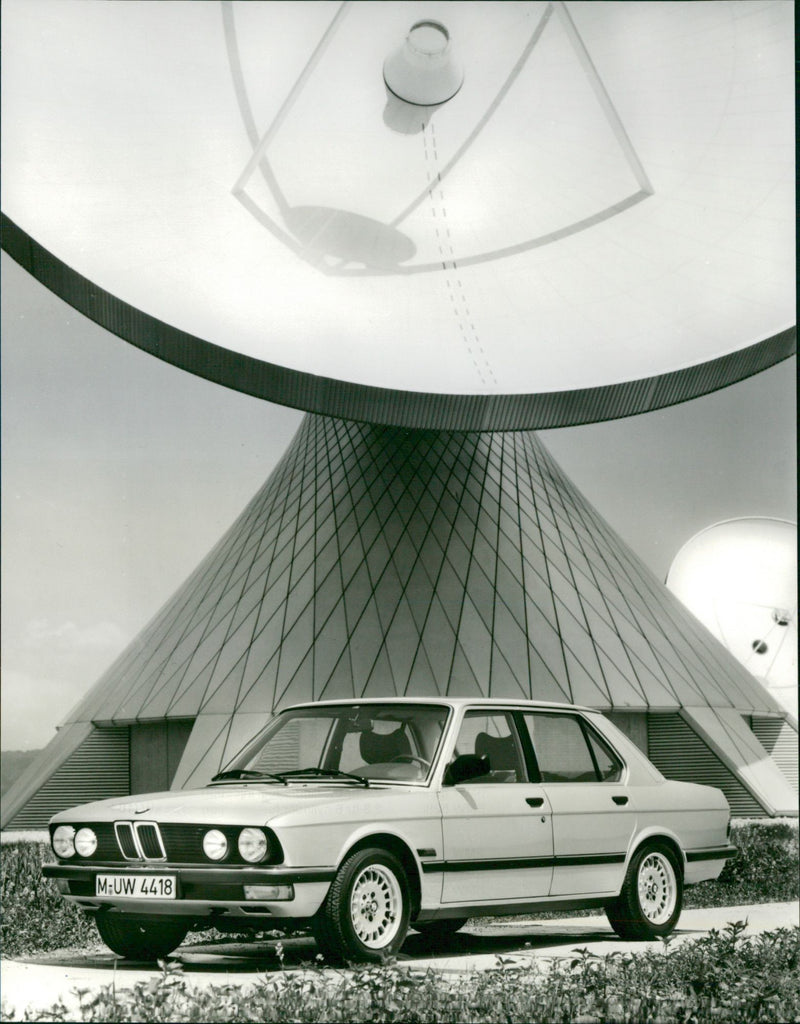 BMW 518 - 528i - Vintage Photograph