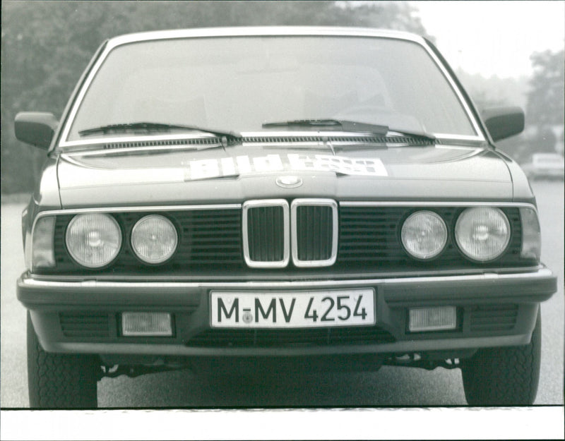 BMW 735i 1982 - Vintage Photograph