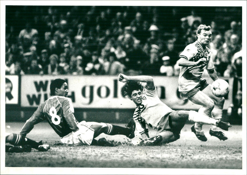 Football, Monday 22nd January 1990 - Vintage Photograph