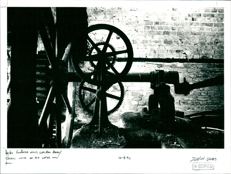 MILLS , WALHAM AN OLD WATER MILL Assay . Petr | * 00
333
GUNPOWDER Mih - Vintage Photograph
