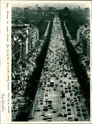 Avenue Des-Champs Élysées - Vintage Photograph