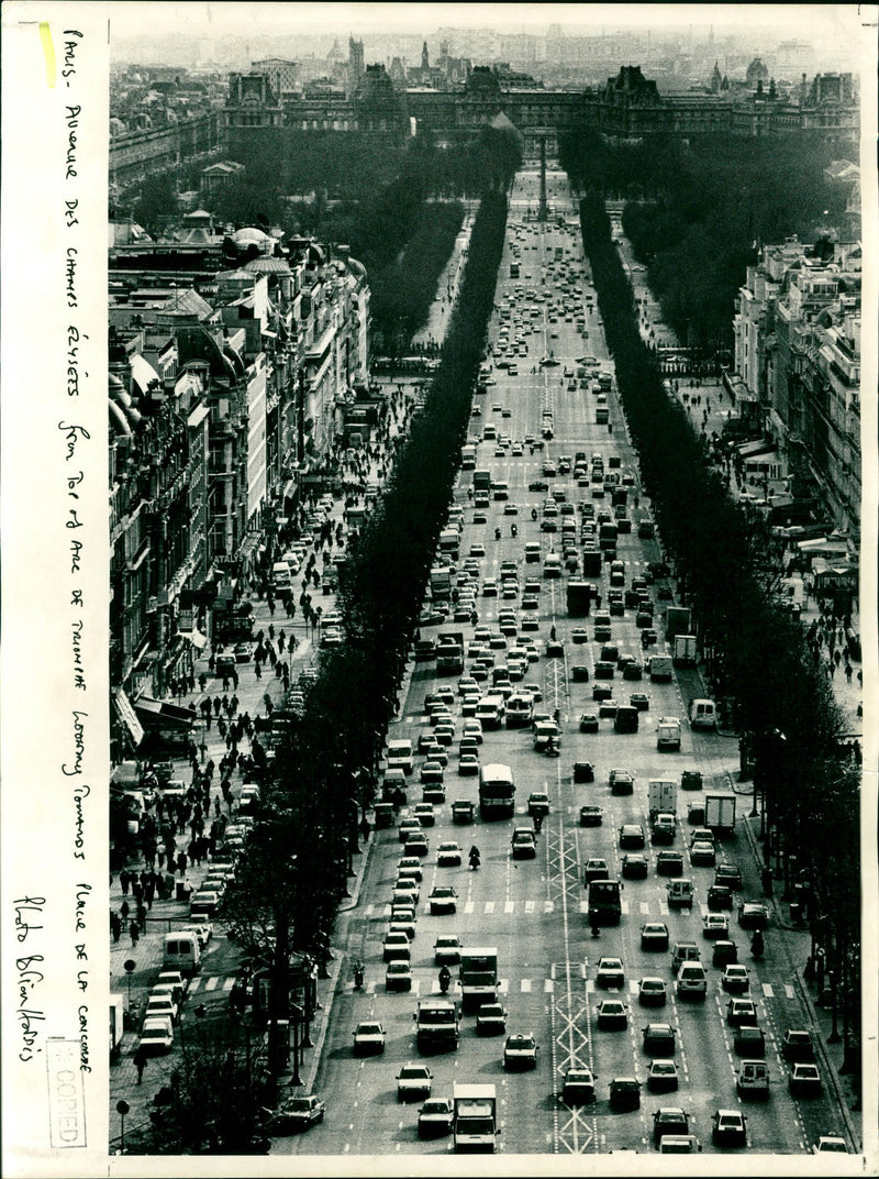 Avenue Des-Champs Élysées - Vintage Photograph
