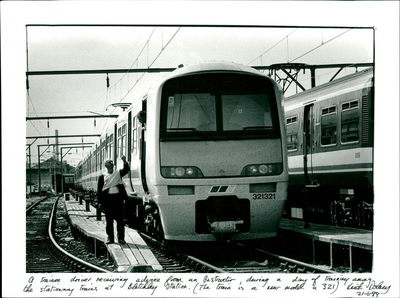 SARINAS SAMBOLS - MODEL, DOVER, TRAINING - Vintage Photograph