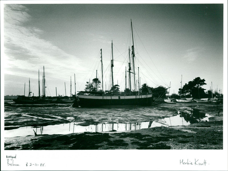BOAT YARD CAMBES YARD BOSTON - ISS BY KNOTT HERBIE - Vintage Photograph