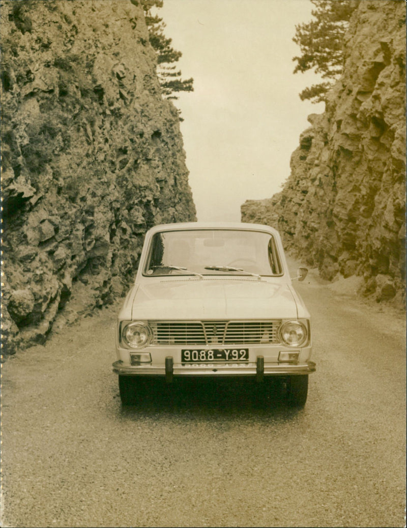 Front View of Renault R6 1968 - Vintage Photograph