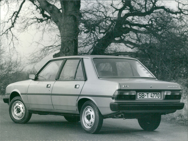 Peugeot 305 SR - Vintage Photograph