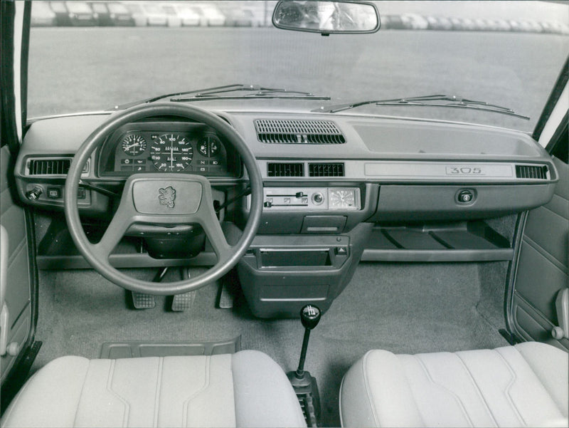 Peugeot 305 SR - Vintage Photograph