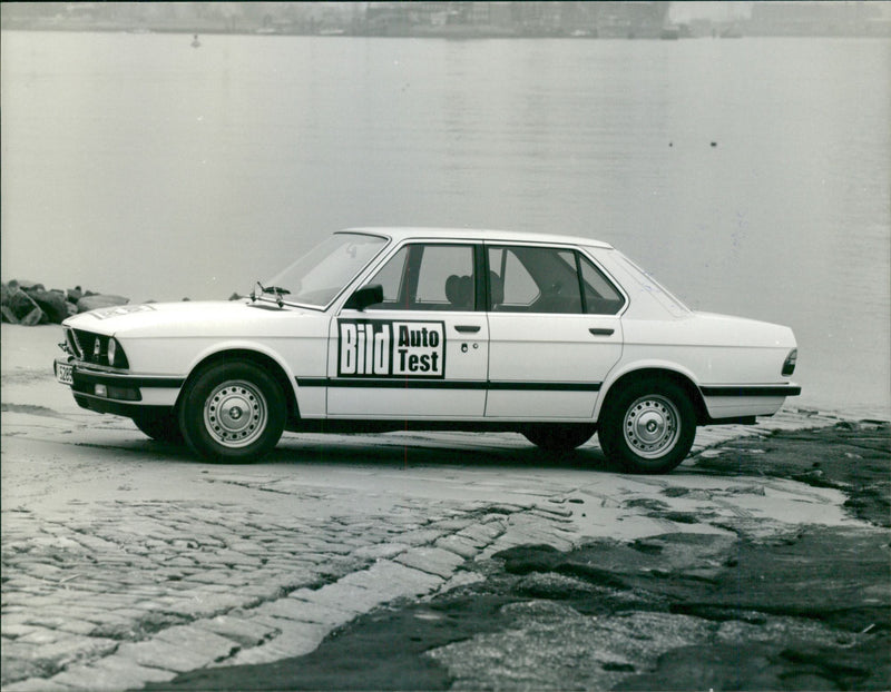 BMW 524 TD - Vintage Photograph