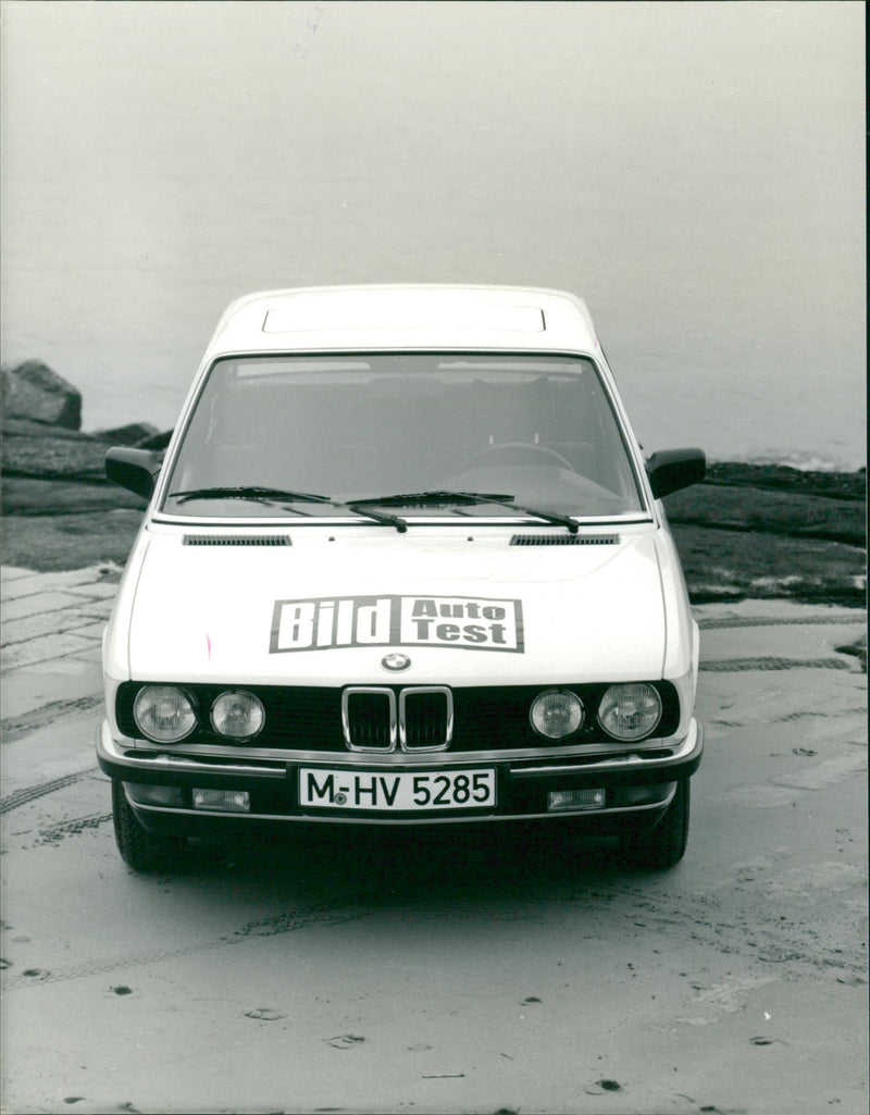 BMW 524 TD - Vintage Photograph