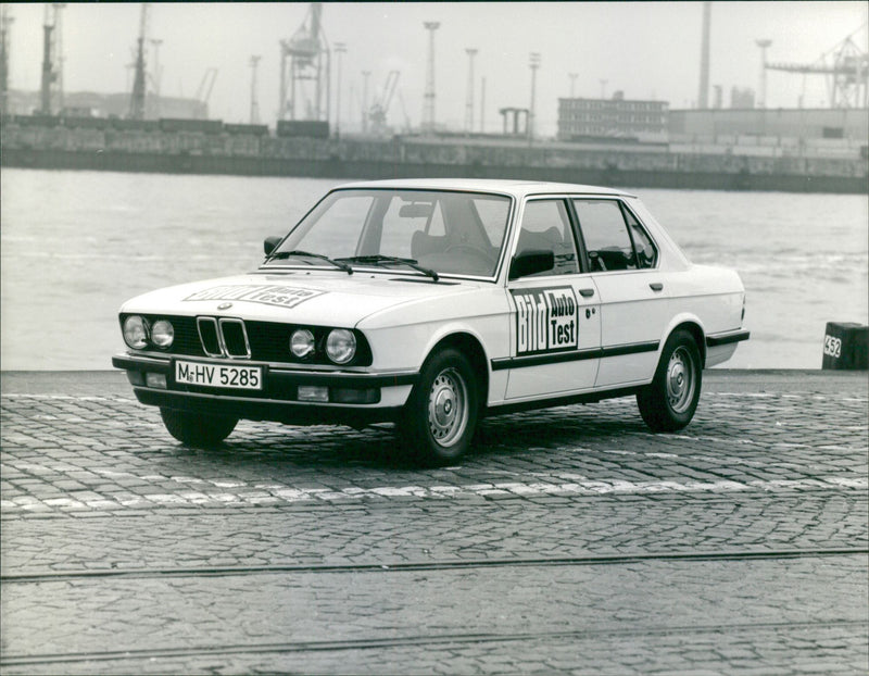 BMW 524 TD - Vintage Photograph