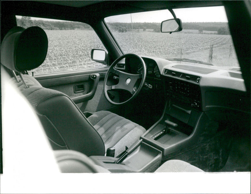 BMW 732i - Vintage Photograph