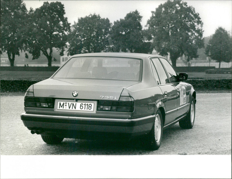 BMW 735i 1986 - Vintage Photograph