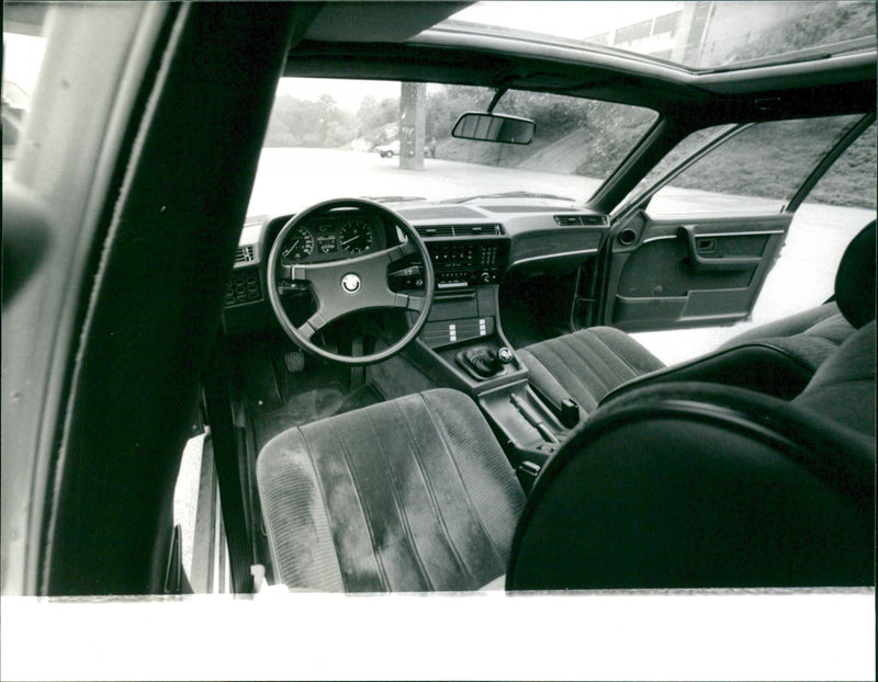 BMW 735i - Vintage Photograph
