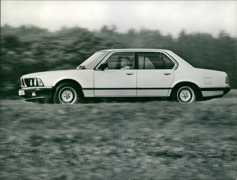 BMW 735i 1982 - Vintage Photograph