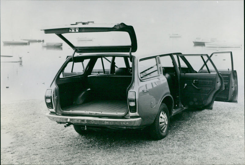 Datsun 180B Combi - Vintage Photograph