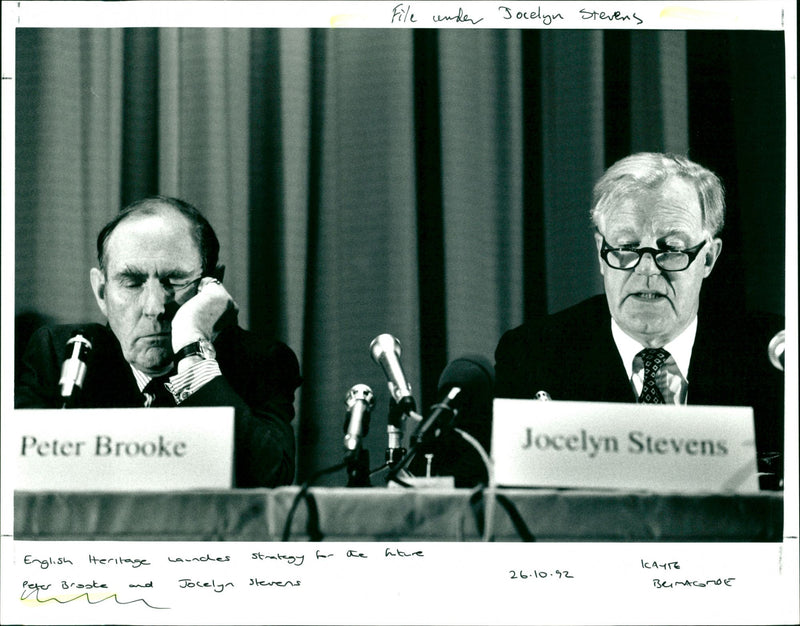 27 OCT 1992
File under Jocelyn Stevens Brooke Jocelyn Steven nature Heritage Lau - Vintage Photograph