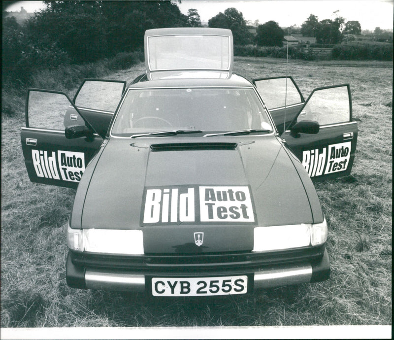 Rover 2600 - Vintage Photograph