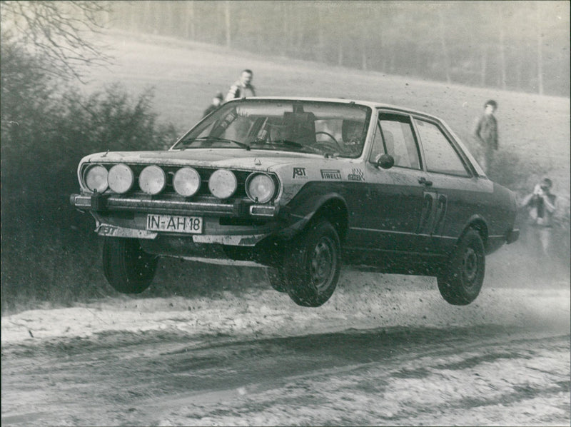 Audi 80 - Vintage Photograph