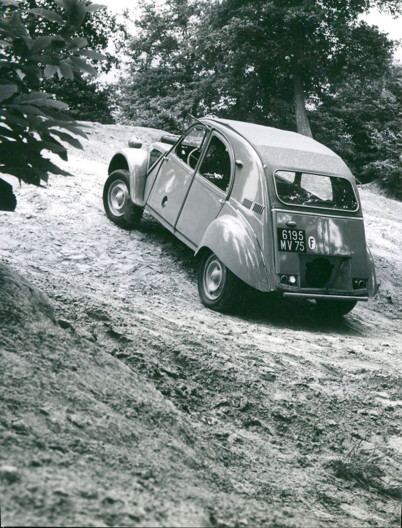 Citroen 2CV 4×4 Sahara - Vintage Photograph