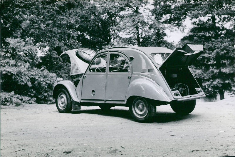 Citroen 2CV 4×4 Sahara - Vintage Photograph
