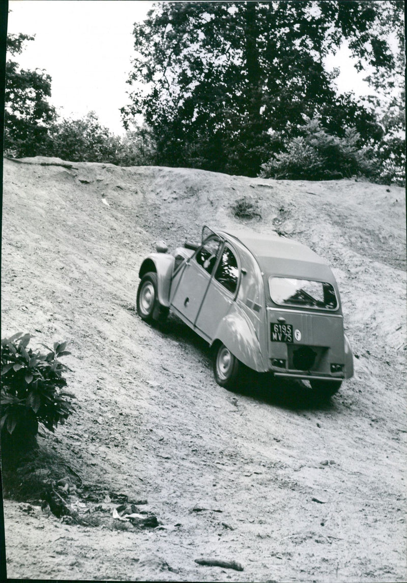 Citroen 2CV 4×4 Sahara - Vintage Photograph