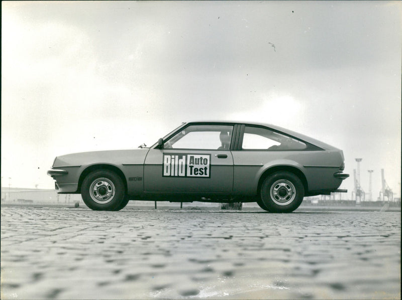 Opel GT/E - Vintage Photograph