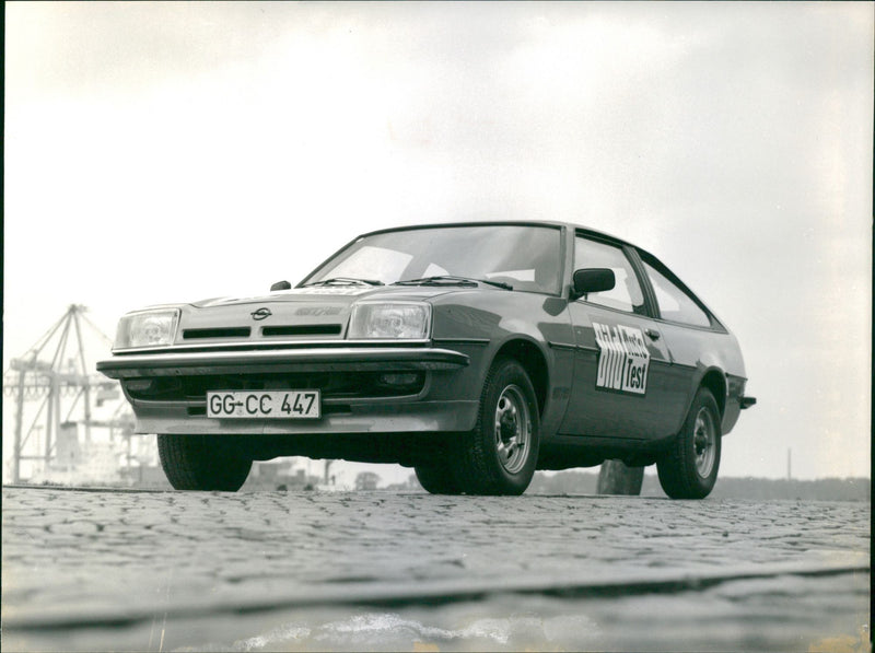 Opel GT/E - Vintage Photograph