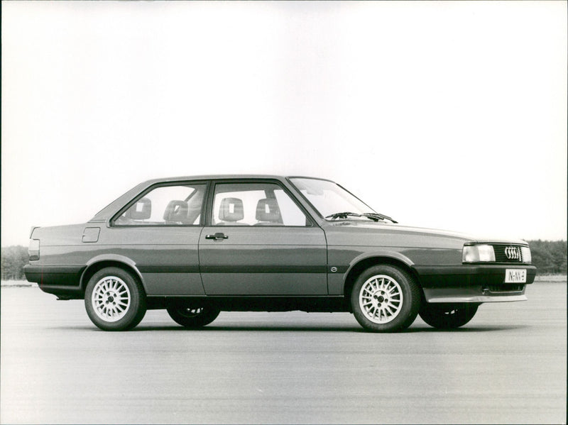 Audi 80 GTE - Vintage Photograph