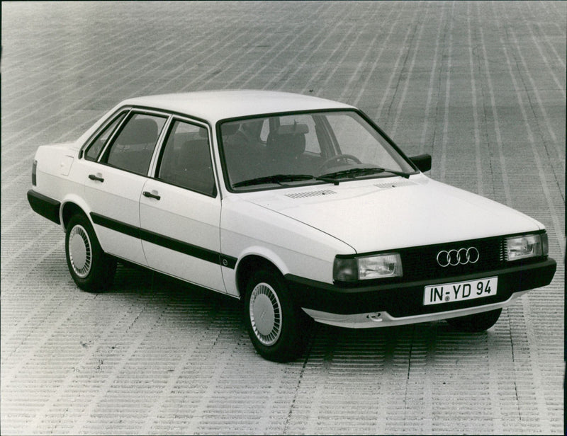 Audi 80 - Vintage Photograph