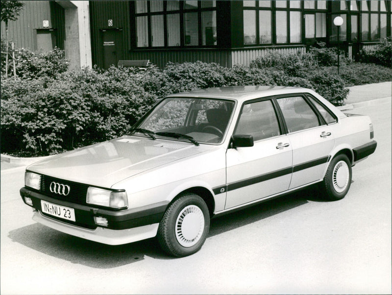 Audi 80 CD - Vintage Photograph