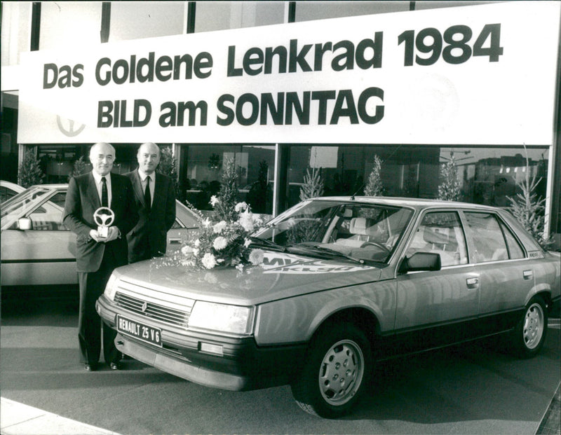 Renault 25 - Vintage Photograph