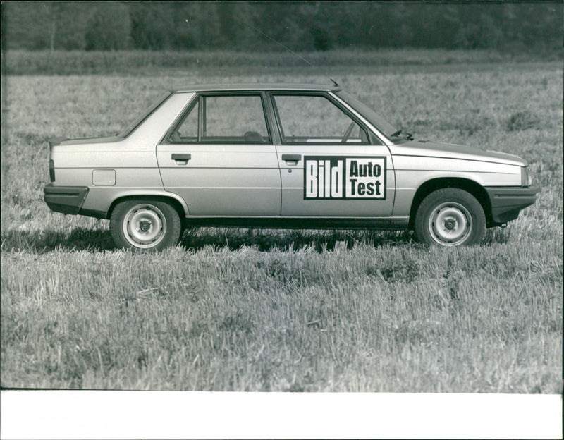 Renault 9 TSE - Vintage Photograph