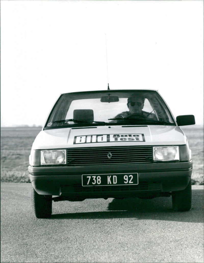 Renault 9 TSE - Vintage Photograph