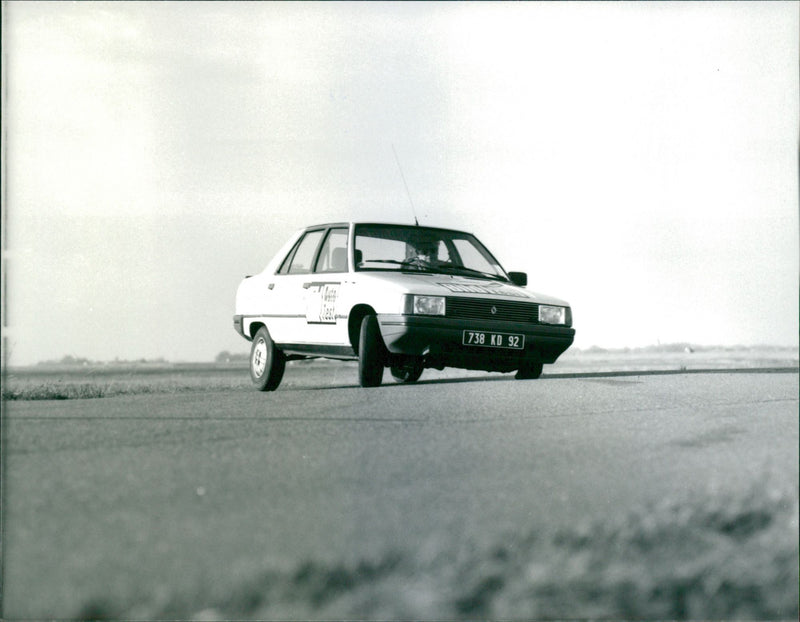 Renault 9 TSE - Vintage Photograph