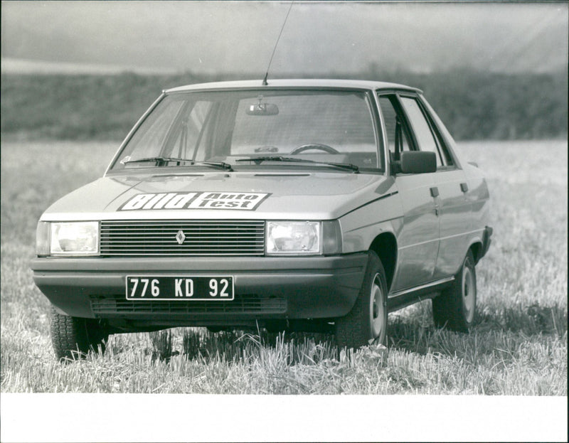 Renault 9 TSE - Vintage Photograph