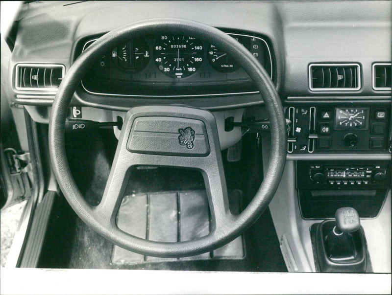 Peugeot 505 STI - Vintage Photograph