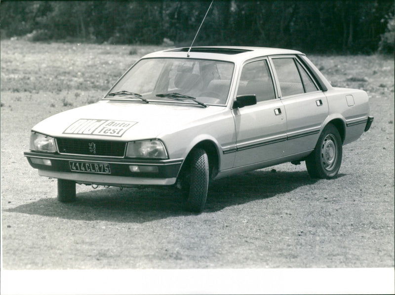 Peugeot 505 STI - Vintage Photograph