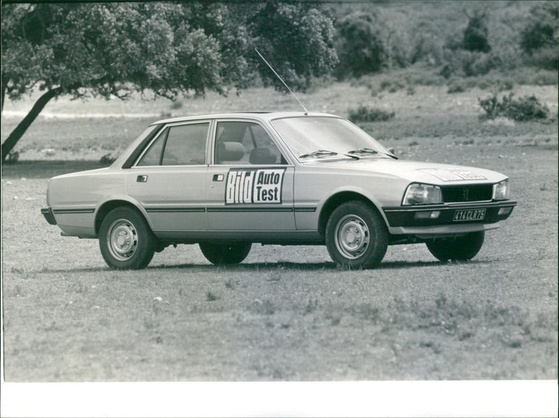 Peugeot 505 STI - Vintage Photograph