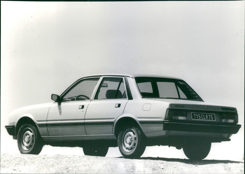 Peugeot 505 STI - Vintage Photograph
