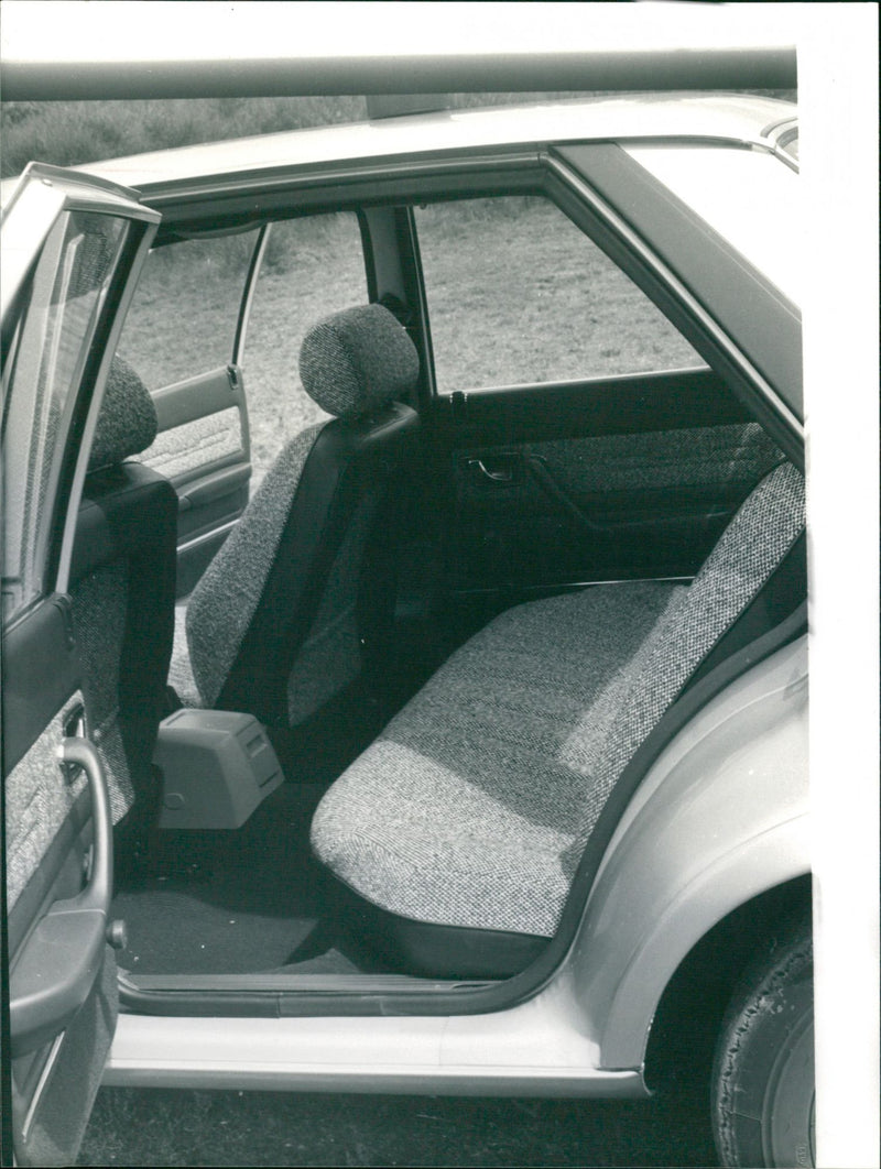 Peugeot 505 STI - Vintage Photograph