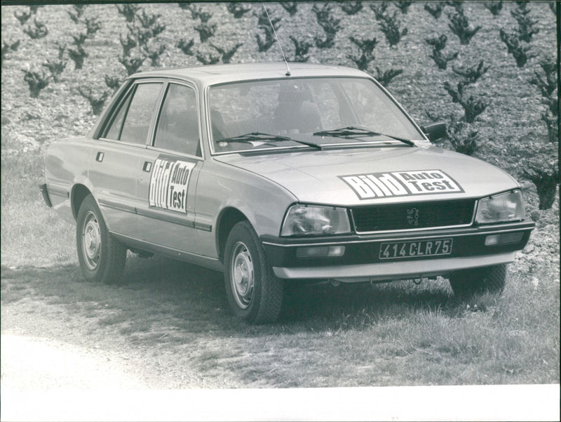 Peugeot 505 STI - Vintage Photograph
