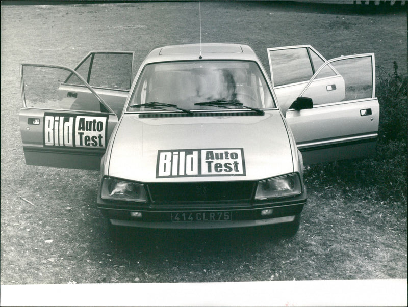Peugeot 505 STI - Vintage Photograph