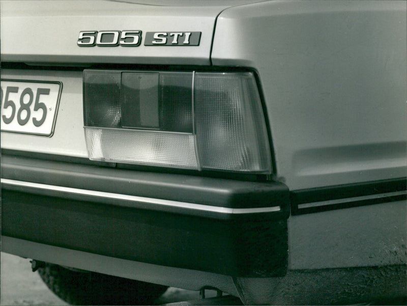 Peugeot 505 STI - Vintage Photograph