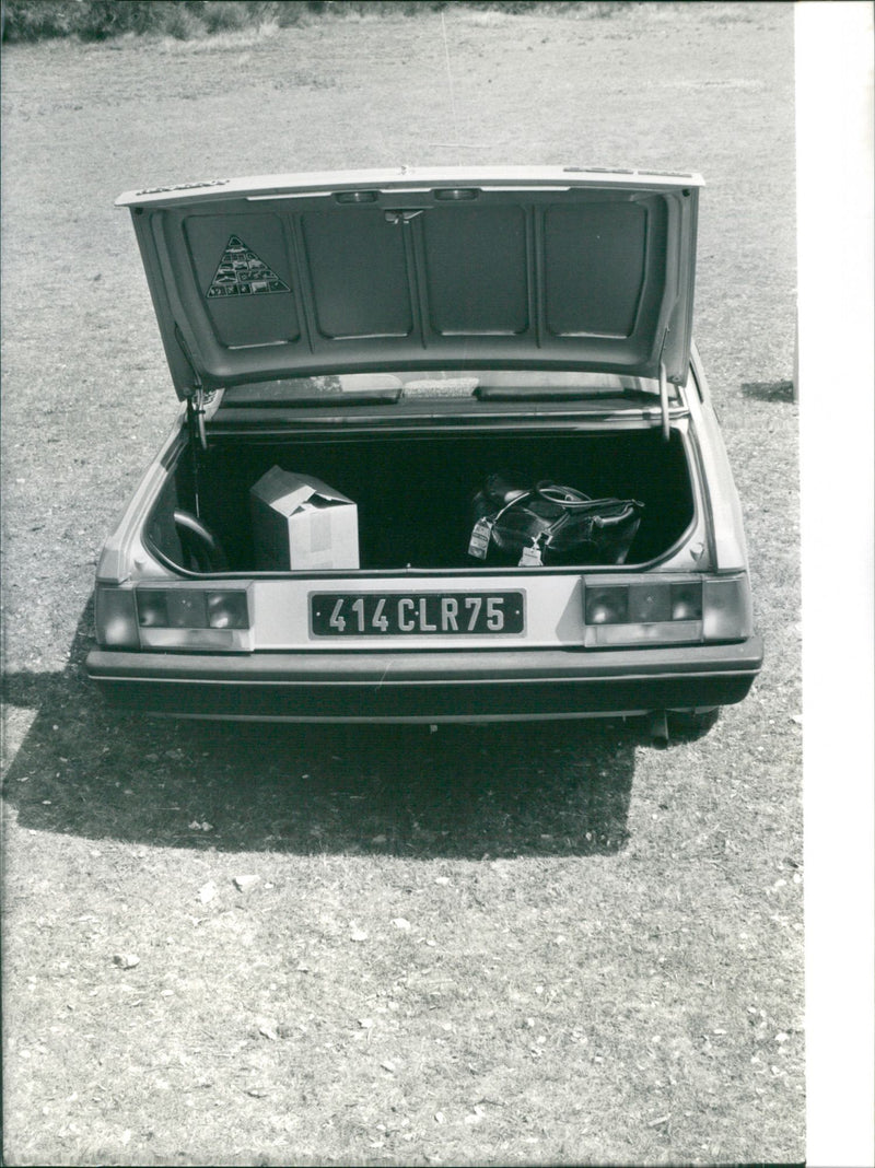 Peugeot 505 STI - Vintage Photograph